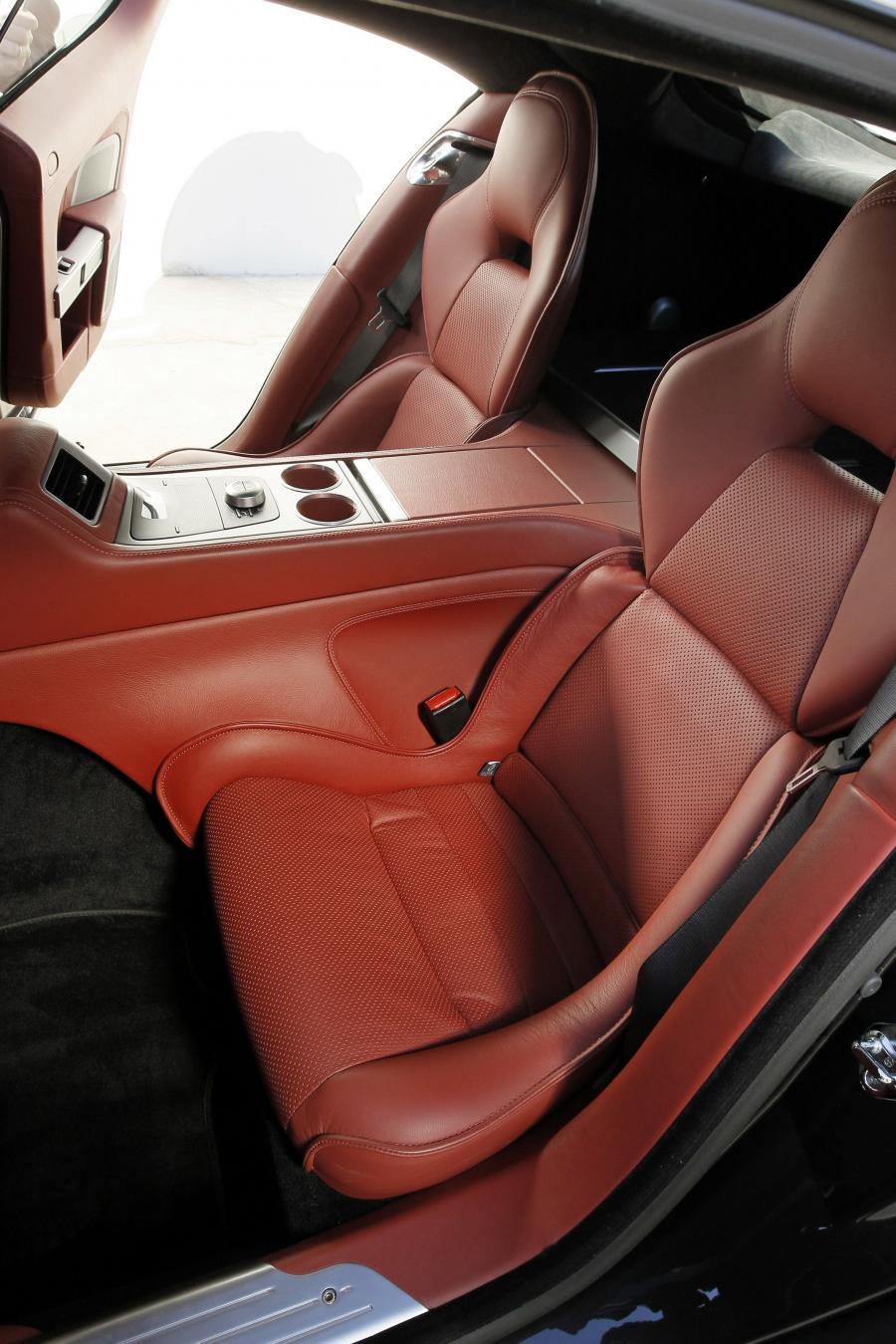 Интерьер Aston Martin Rapide 2010 года  (фото 56 из 190)